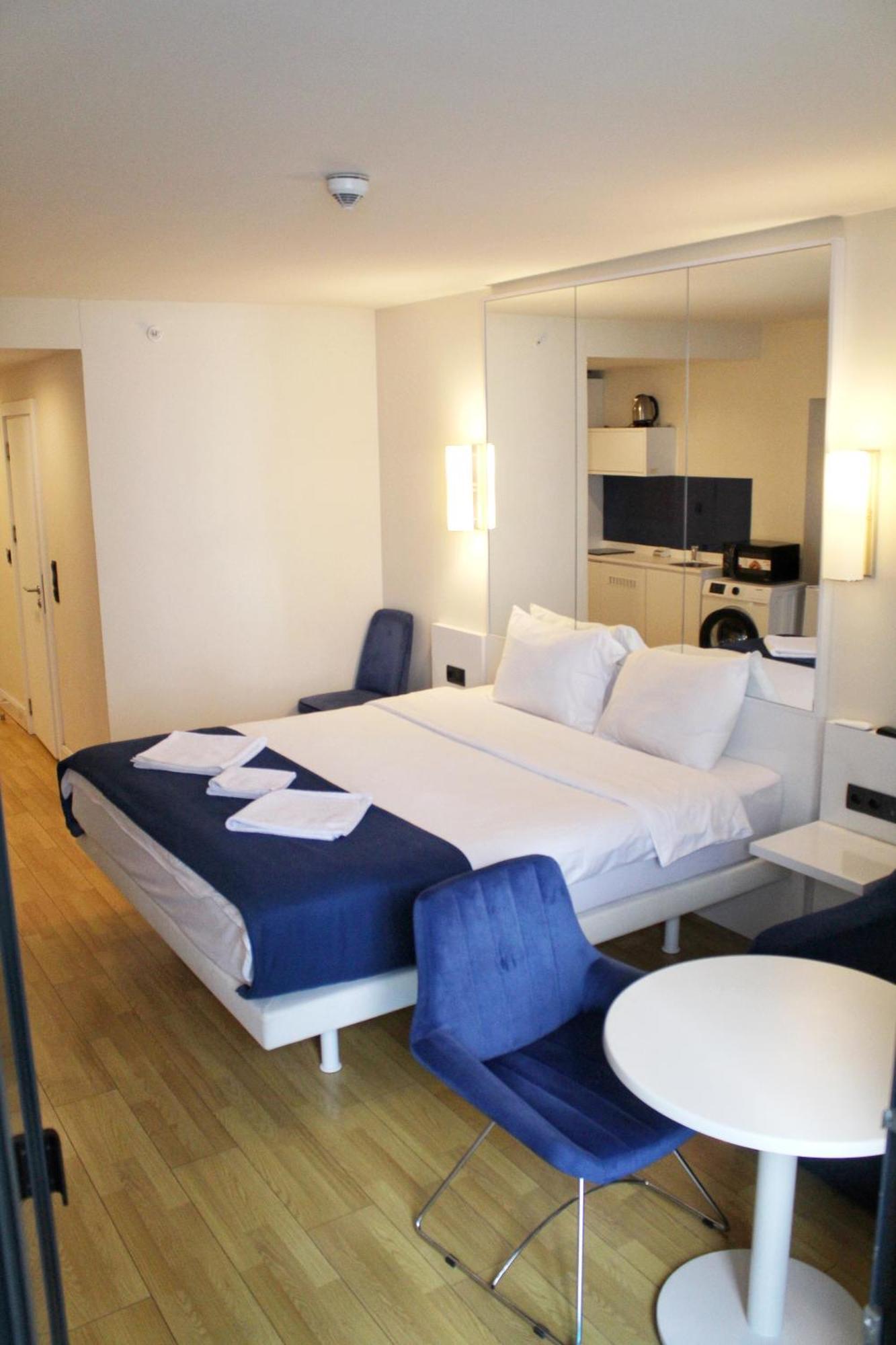 Best Location Apartments In Batoemi Buitenkant foto