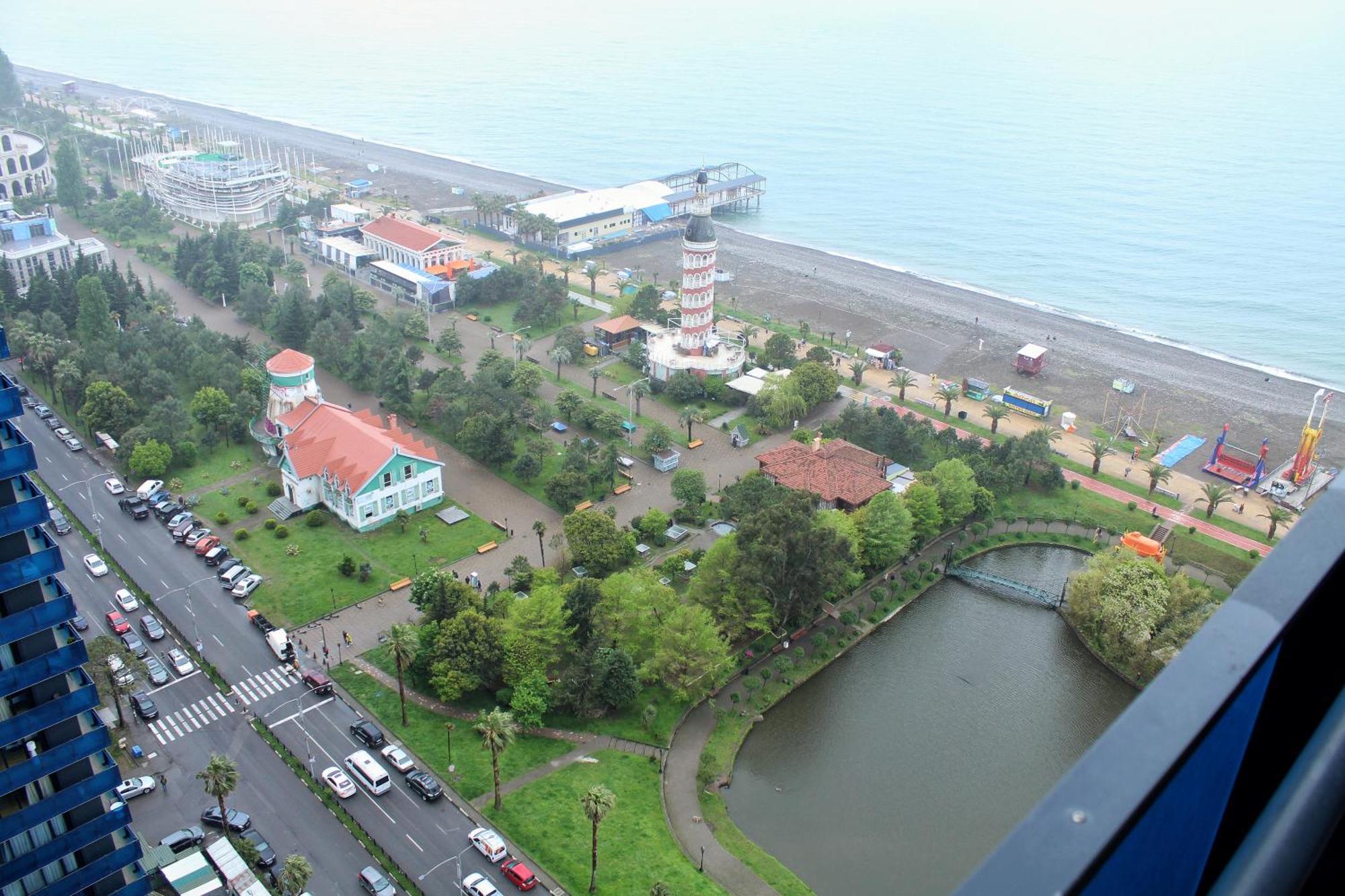 Best Location Apartments In Batoemi Buitenkant foto