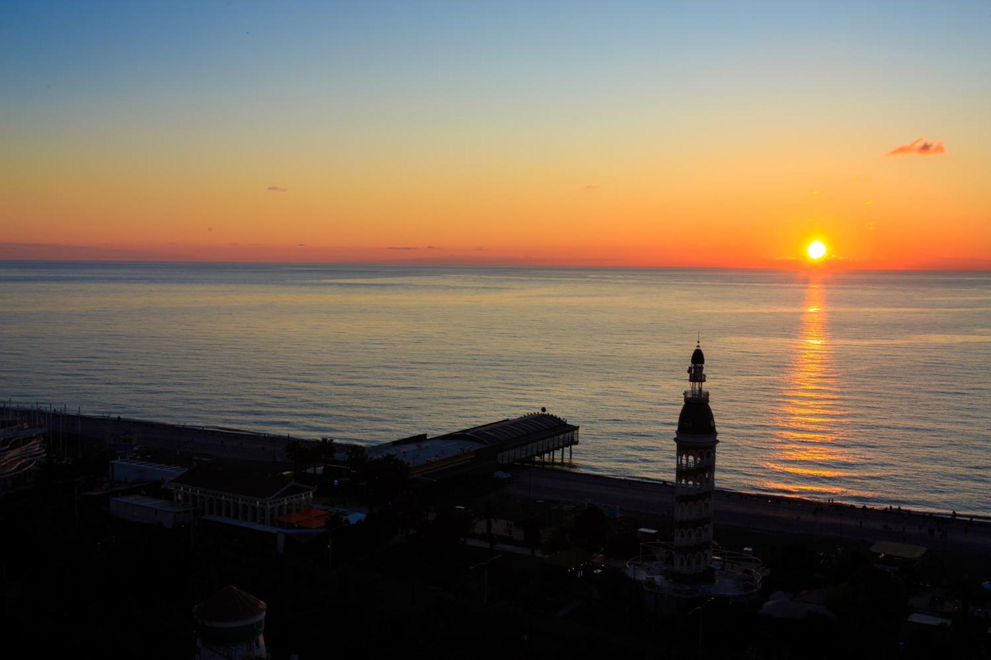 Best Location Apartments In Batoemi Buitenkant foto