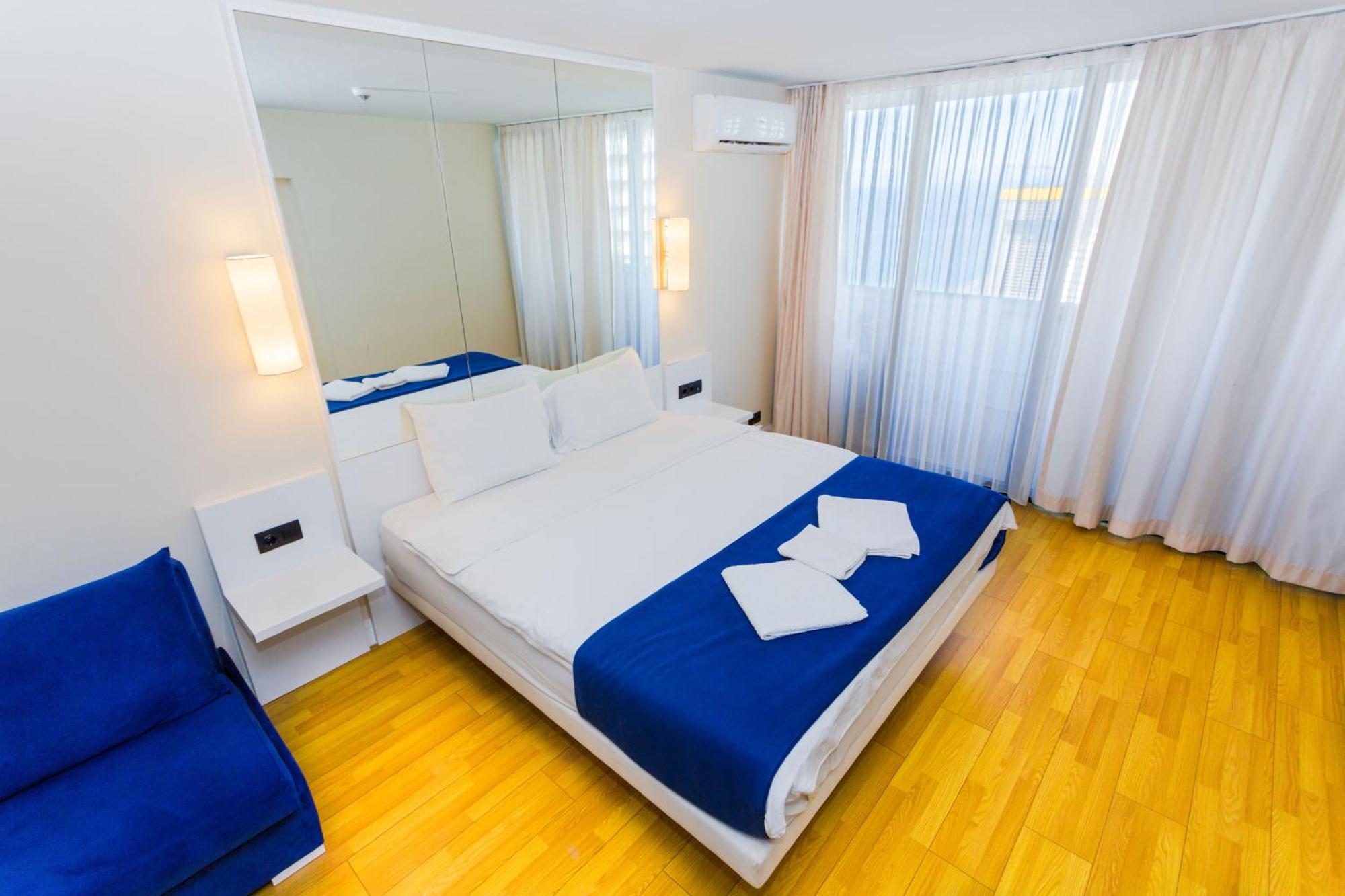 Best Location Apartments In Batoemi Buitenkant foto