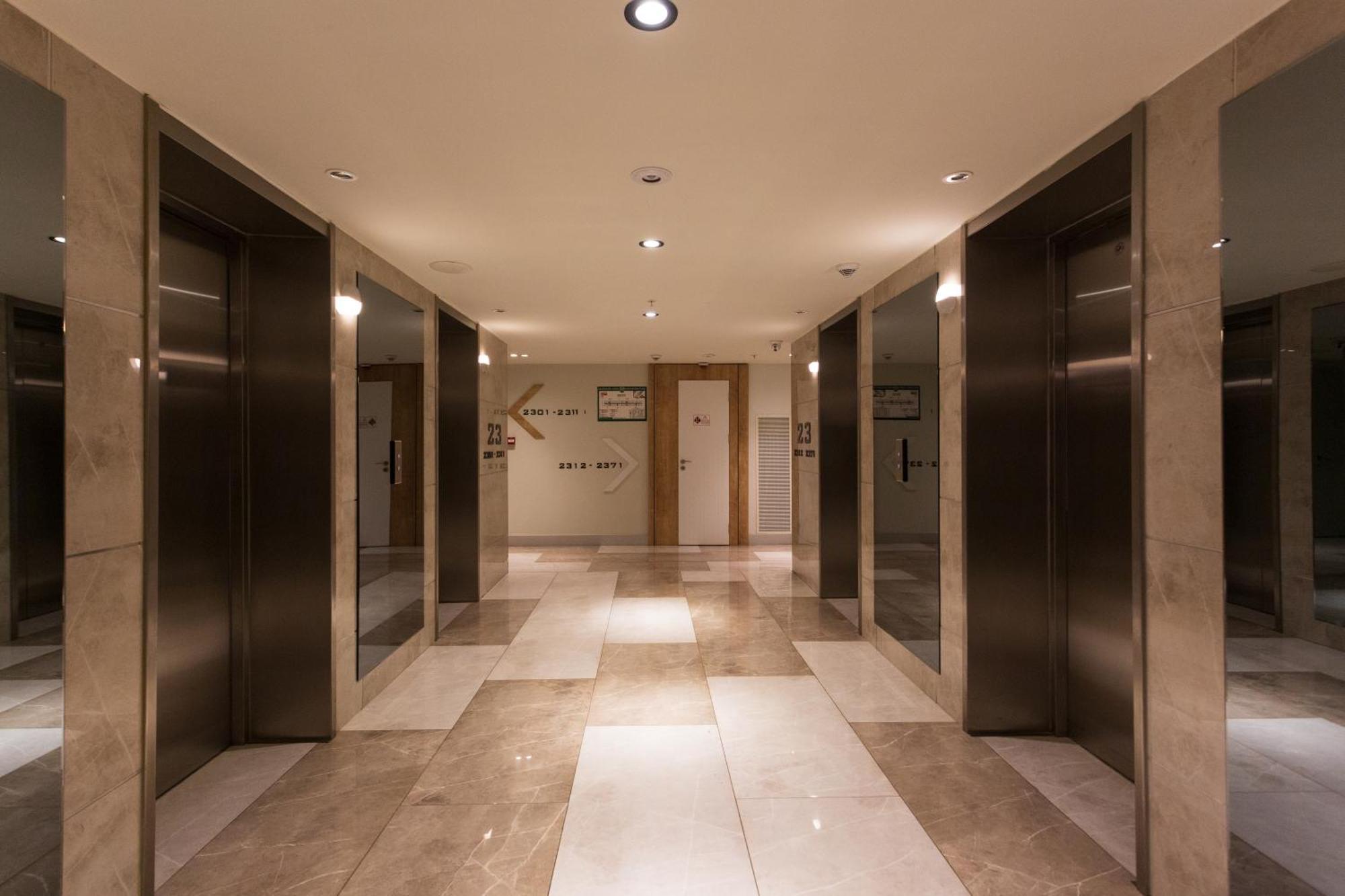 Best Location Apartments In Batoemi Buitenkant foto