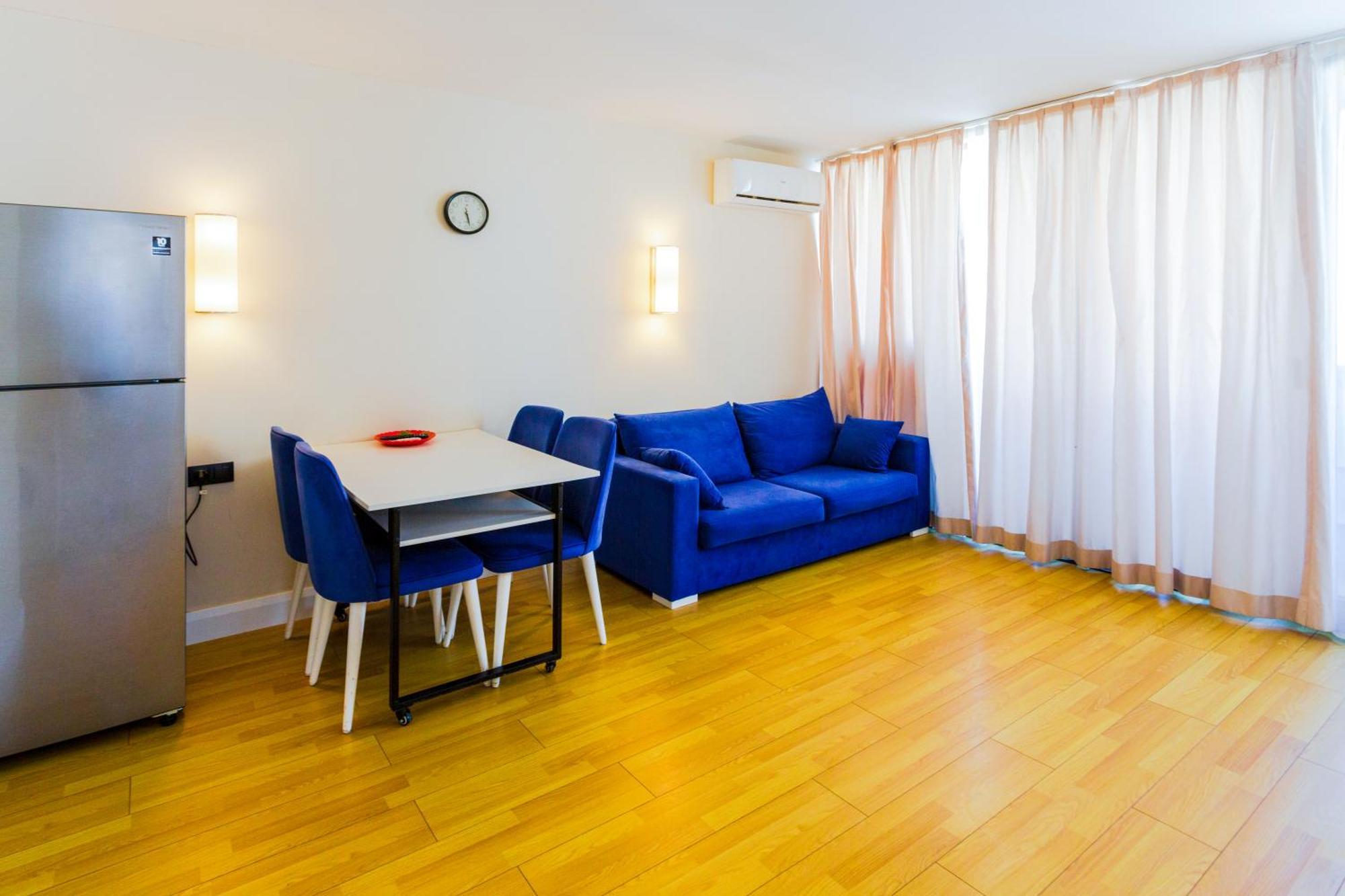 Best Location Apartments In Batoemi Buitenkant foto