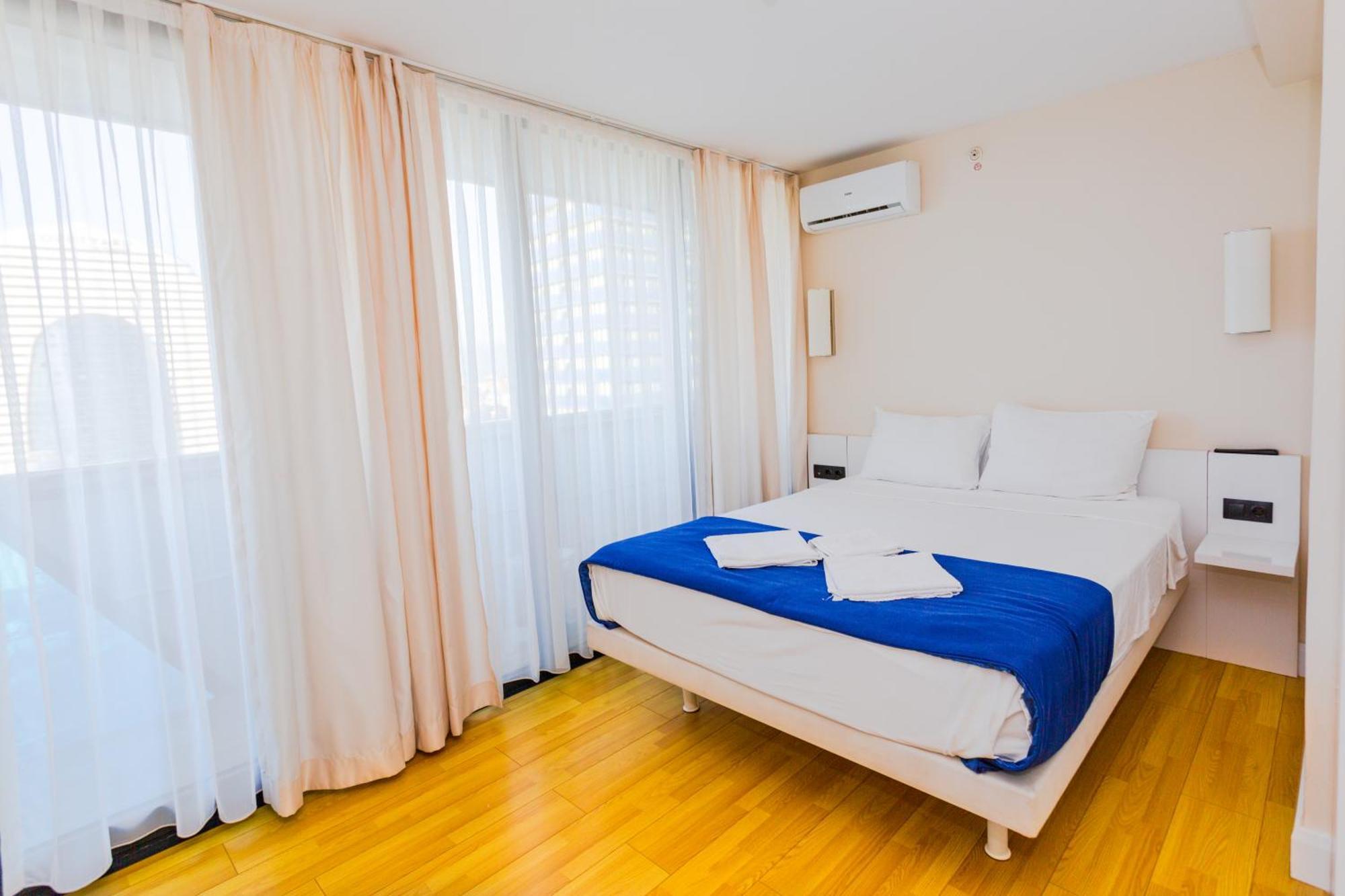 Best Location Apartments In Batoemi Buitenkant foto